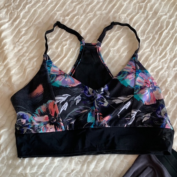 Fabletics Bundle - Picture 2 of 7